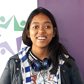 Young woman in front of a purple wall