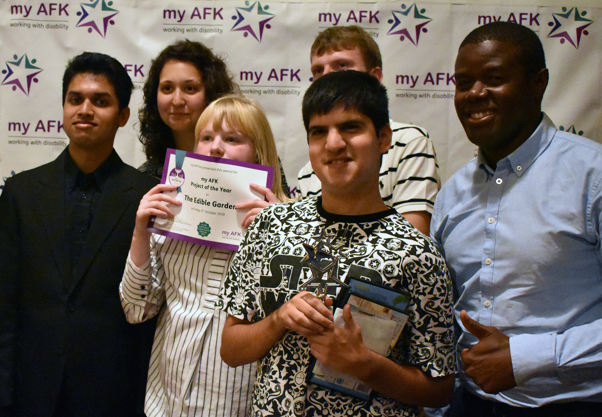 Group holding an award certificate for the Edible Garden Project